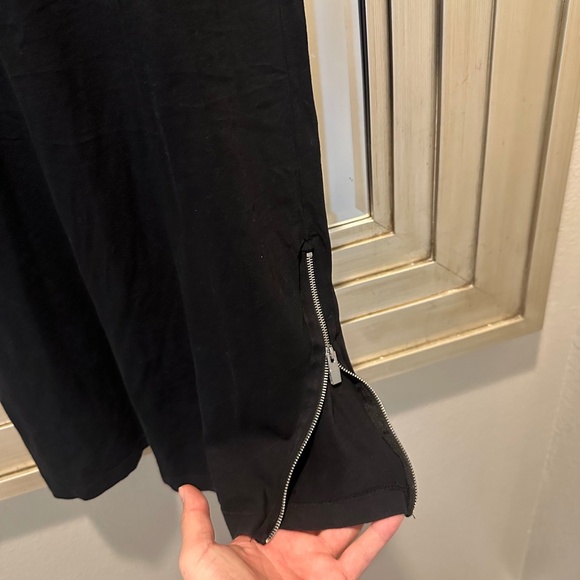 Zara size small shirt with zippers on sides - Picture 6 of 6